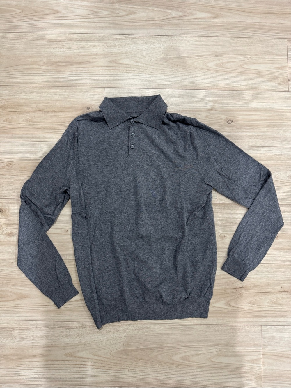 District & Row polo